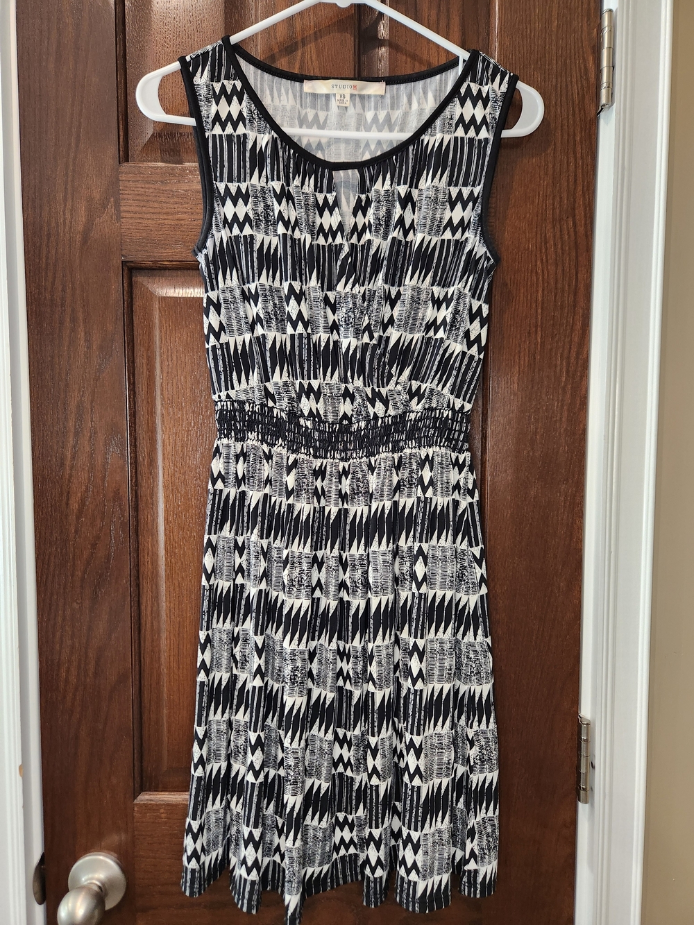 Studio M | Size XS | Black & White Geometric Sleeveless Midi Dress